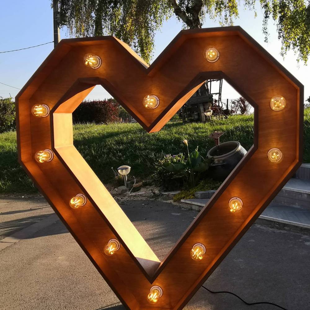 Coeur en bois lumineux