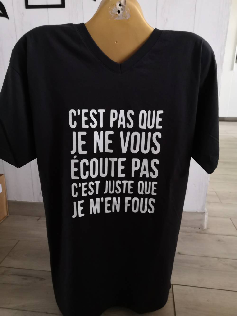 C'est pas que je vous écoute pas, c'est juste que je m'en fous